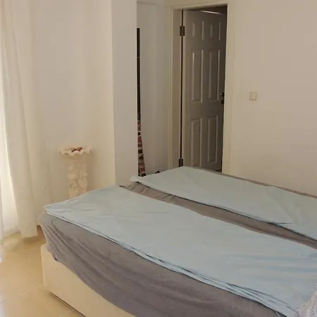 شقة Huge 3 Bedroom Apartment, 100 Metres From Beach, Mavisehir, *