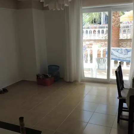 Huge 3 Bedroom Apartment, 100 Metres From Beach, Mavisehir, * ديديم