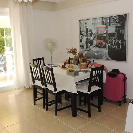 شقة Huge 3 Bedroom Apartment, 100 Metres From Beach, Mavisehir, *
