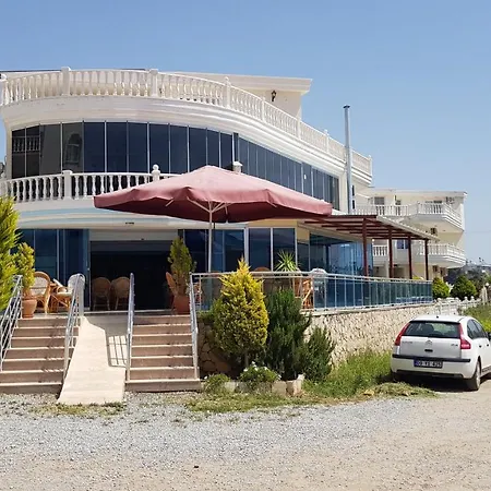 Huge 3 Bedroom Apartment, 100 Metres From Beach, Mavisehir, * ديديم