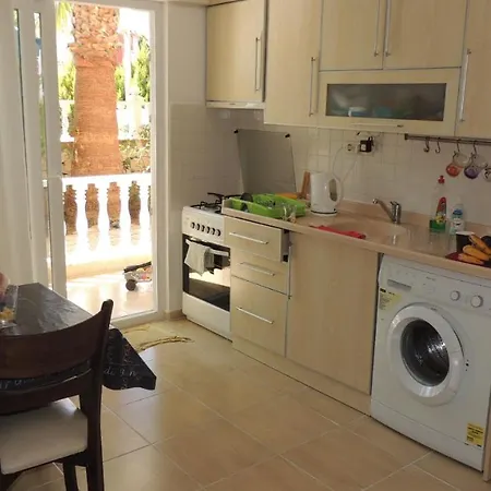 Apartament Huge 3 Bedroom Apartment, 100 Metres From Beach, Mavisehir, *